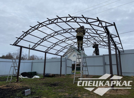 Навес из поликарбоната арочного типа для парковки двух автомобилей на даче №71 - фото 1663