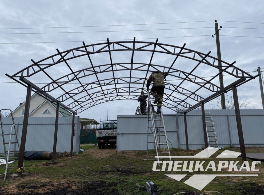 Навес из поликарбоната арочного типа для парковки двух автомобилей на даче №71 - фото 1664
